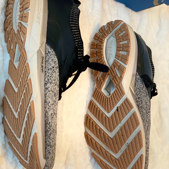 Brooks running shoes - Picture 3 of 4